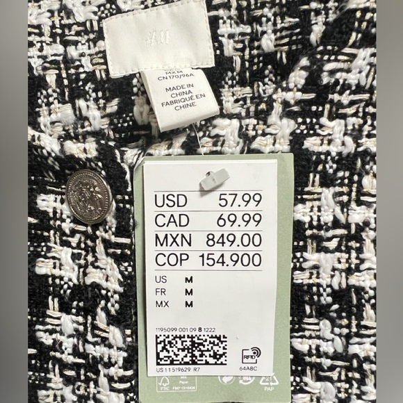 H&M Short Jacket.New with tags.2 front pockets.Jacket is lined. - Picture 6 of 6